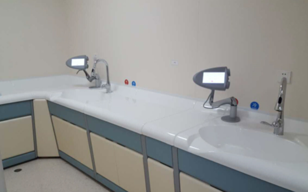 What are the precautions for baby bath center hospital furniture configuration?